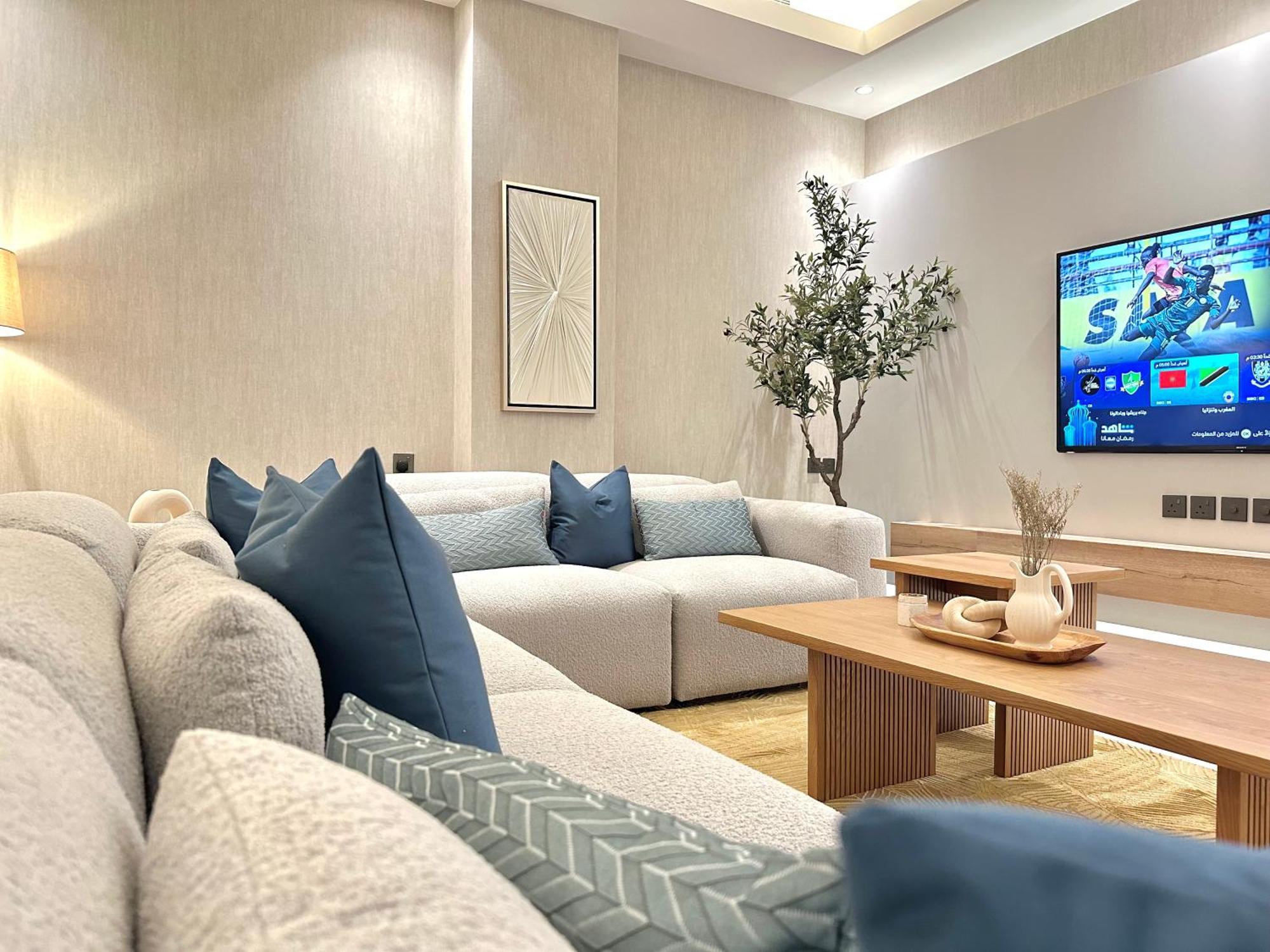 Luxury In Al Yasmin Apartment *