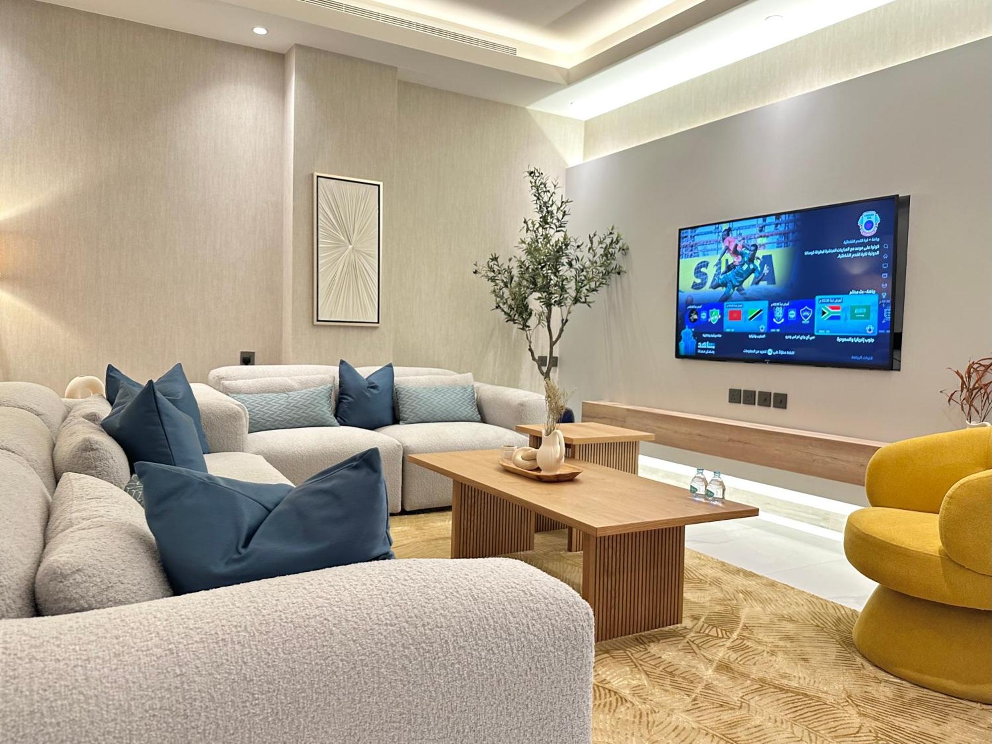 Luxury In Al Yasmin شقة